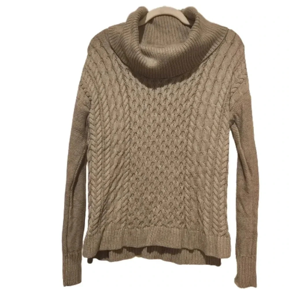 American Eagle grey longsleeve cableknit cowl neck sweater Size Medium